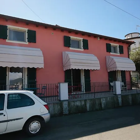 ゲストハウス La Finestra Sul Golfo 3*